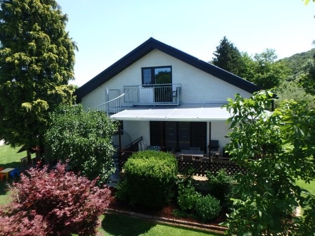 Ferienhaus Gartenansicht mit Terrasse